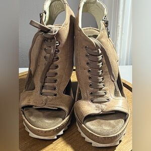 Materia Prima by Goffredo Fantini Size 37.5 Wedge Heel side zipper